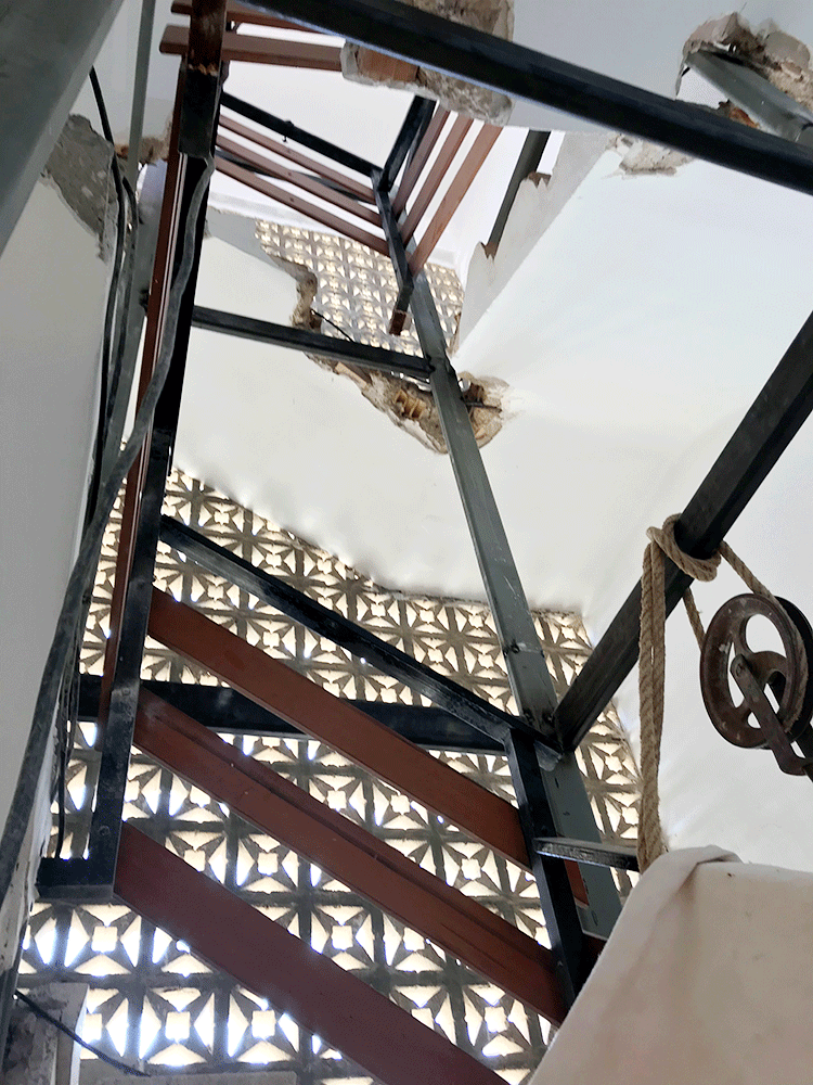 Instalación ascensor en Edificio El Cairo