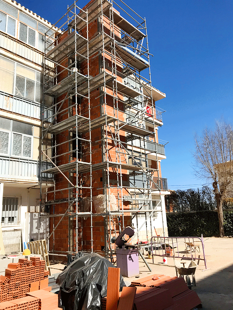 Instalación ascensor exterior y reparación zaguán en Albacete