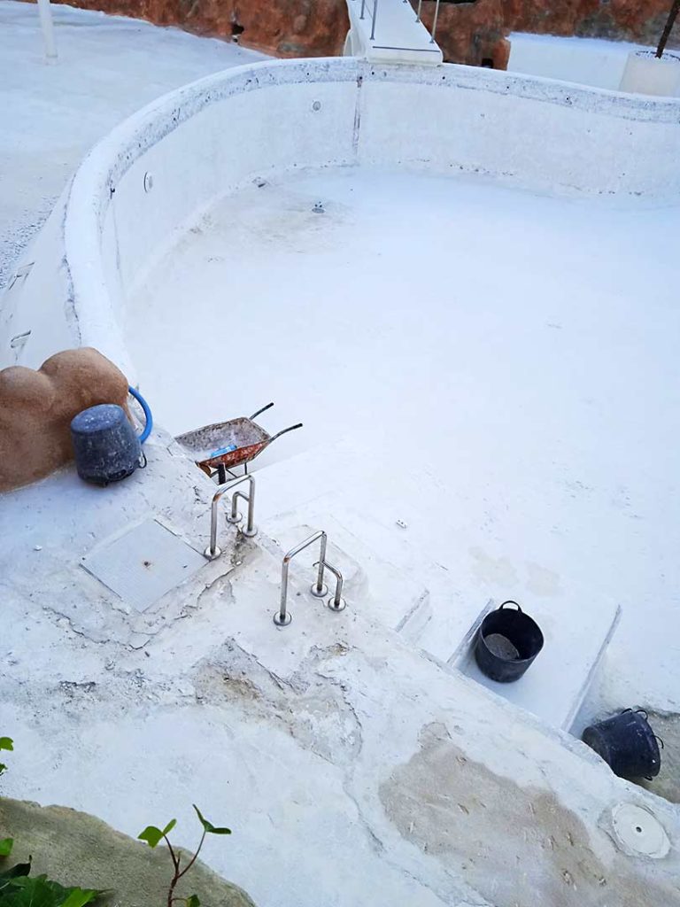 Rehabilitación de piscina en Pórtico del Mar en Torrelamata